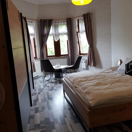 Hotelzimmer Im Alten Reihenhaus Auf Der Stadtmauer Бахарах Екстер'єр фото