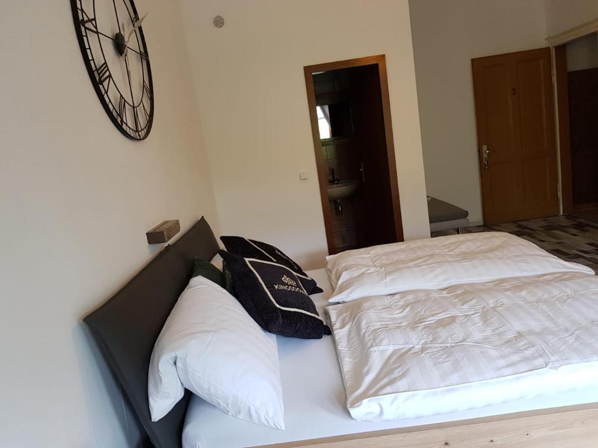 Hotelzimmer Im Alten Reihenhaus Auf Der Stadtmauer Бахарах Екстер'єр фото