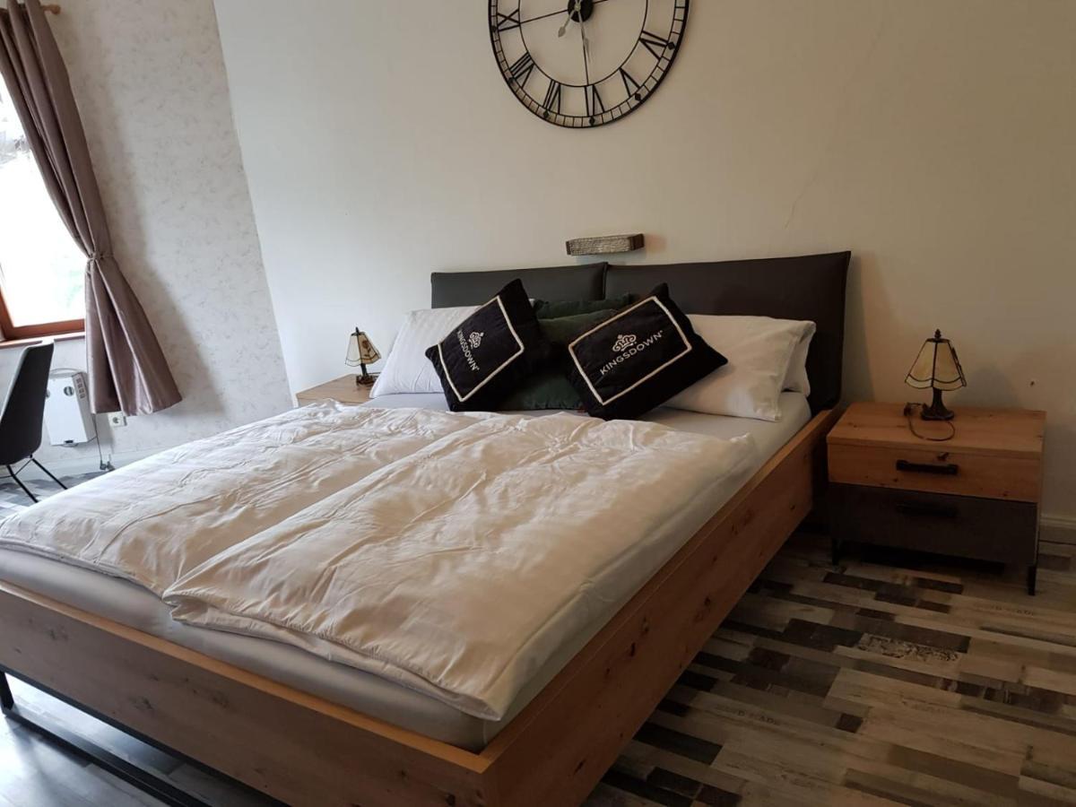Hotelzimmer Im Alten Reihenhaus Auf Der Stadtmauer Бахарах Екстер'єр фото