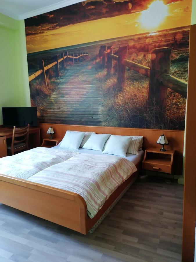Hotelzimmer Im Alten Reihenhaus Auf Der Stadtmauer Бахарах Екстер'єр фото